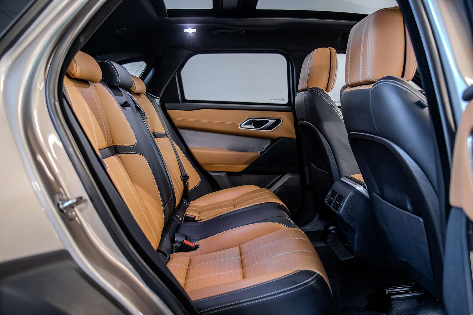 Range Rover Velar R-dynamic HSE P400E — foto 7
