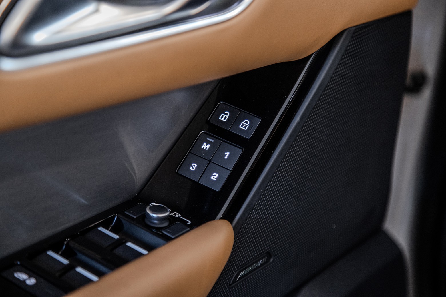 Range Rover Velar R-dynamic HSE P400E — foto 16