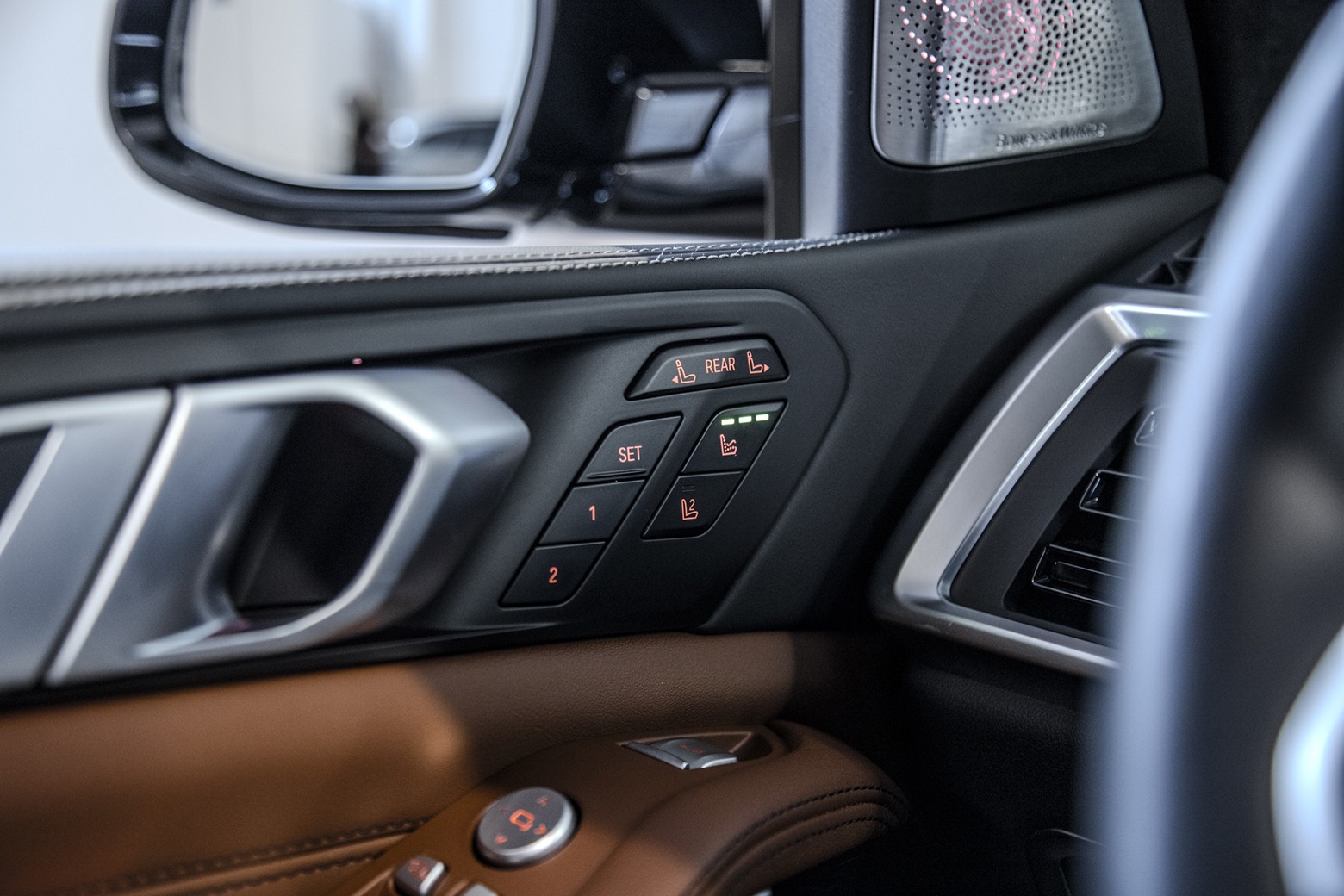 X7 M60i — foto 14