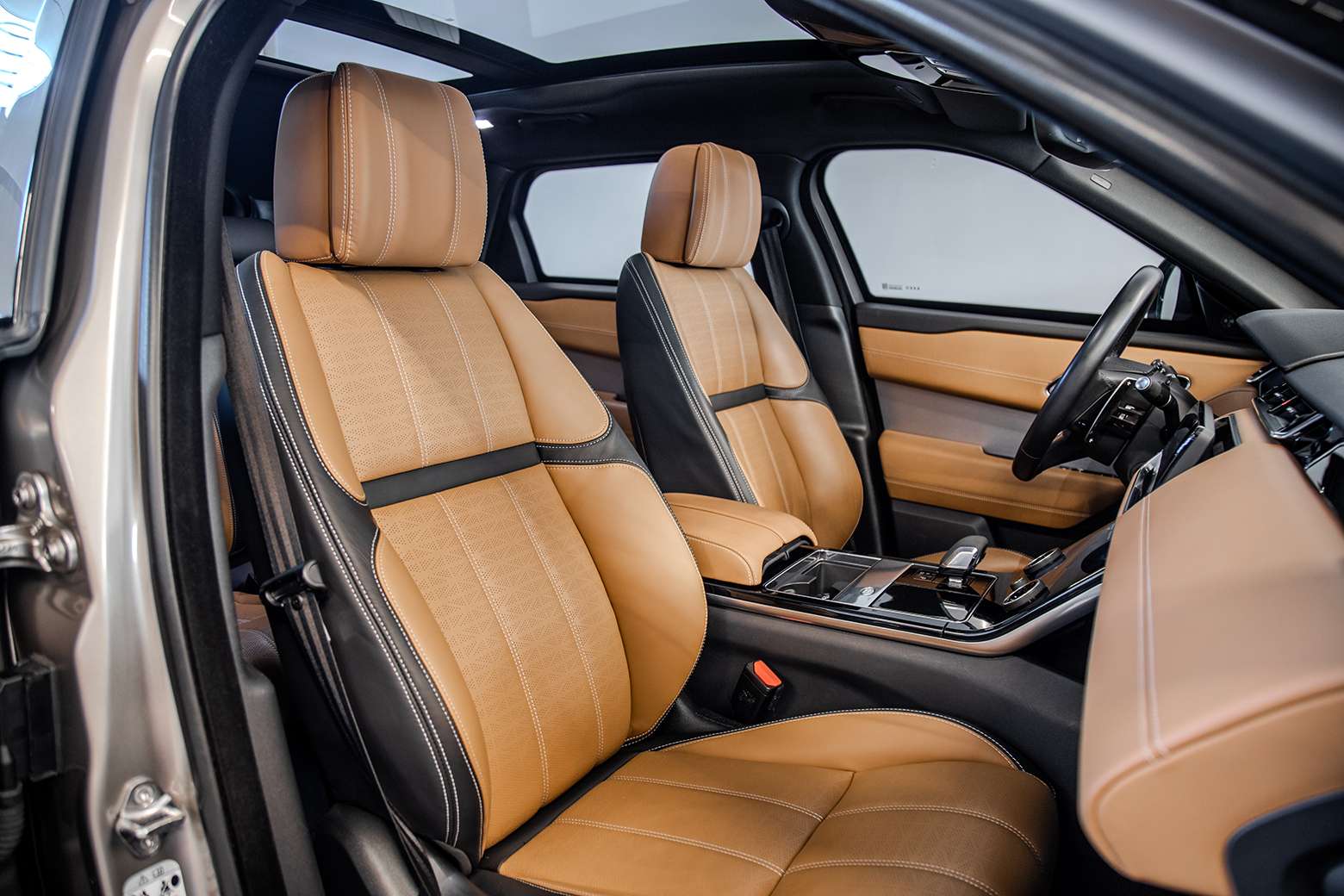 Range Rover Velar R-dynamic HSE P400E — foto 6