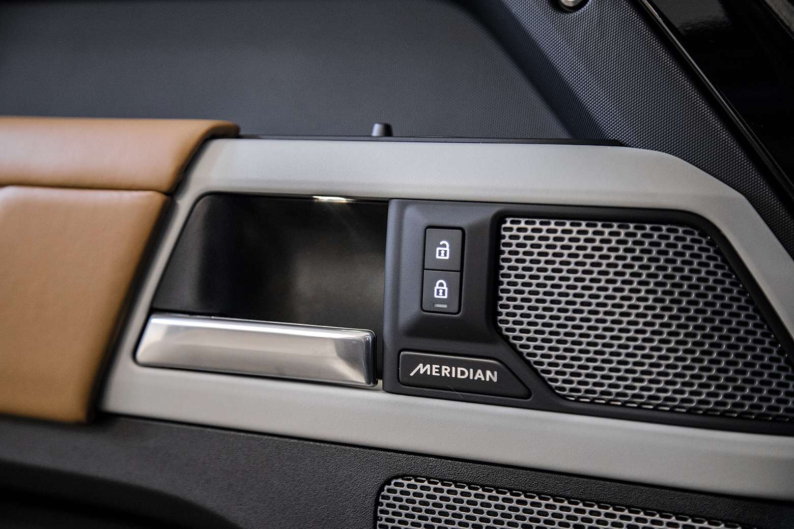 Defender 90 HSE MHEV — foto 12