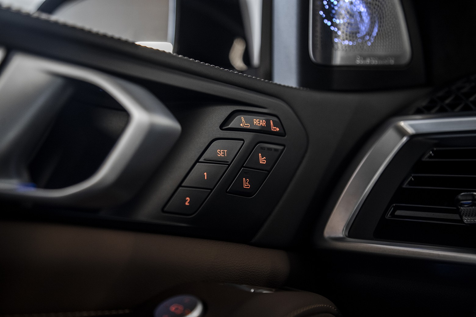 X7 M60i — foto 14