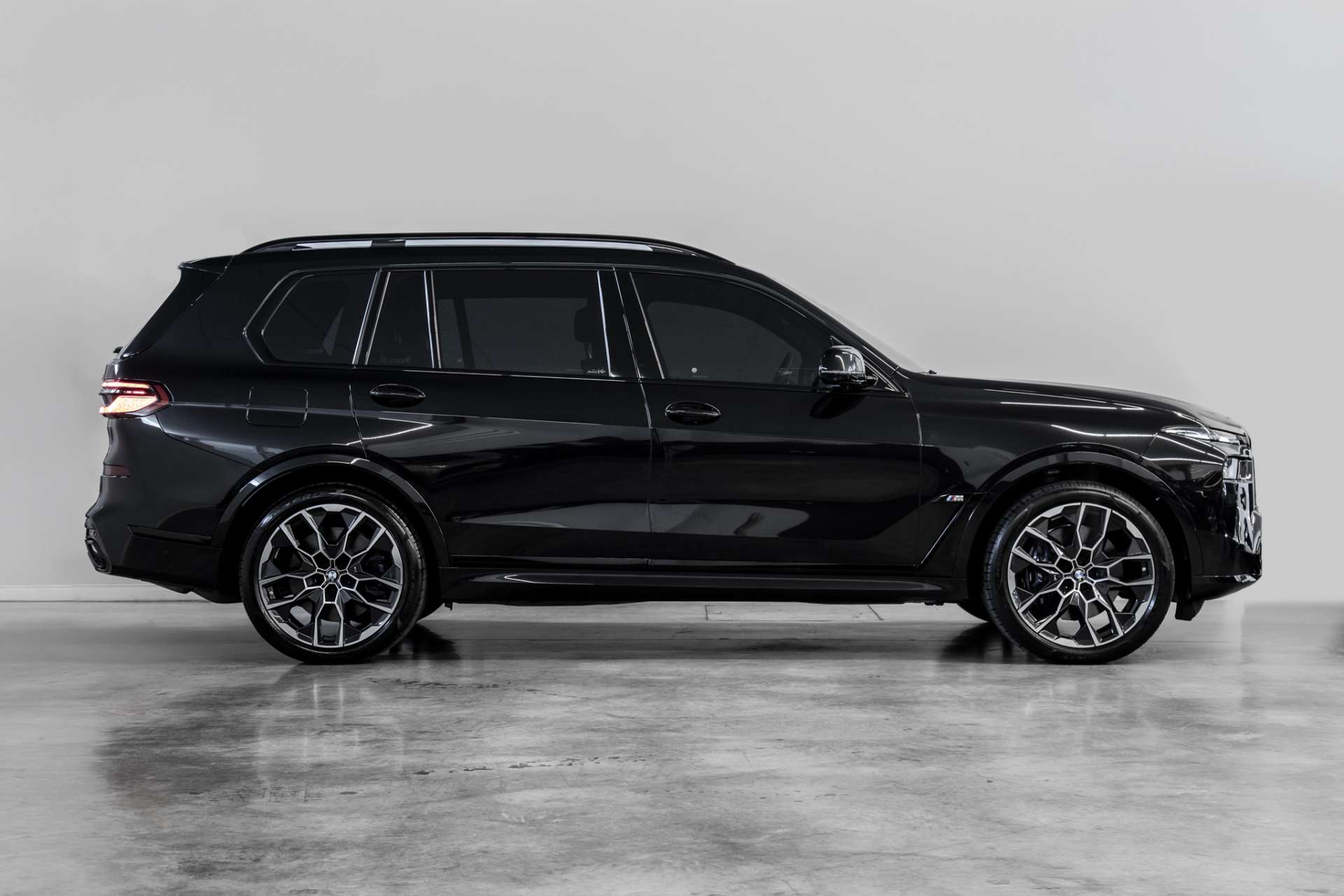X7 M60i — foto 4