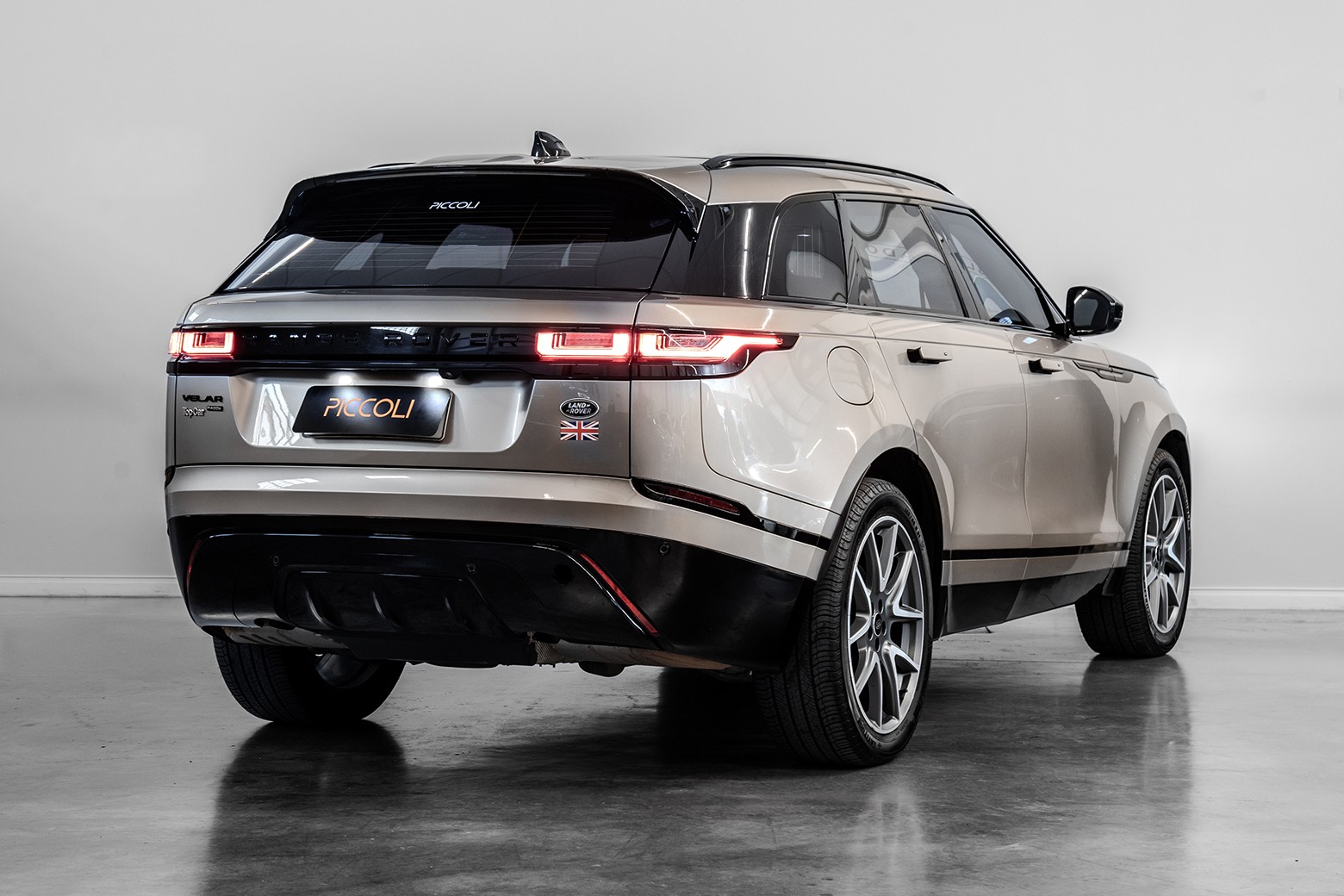 Range Rover Velar R-dynamic HSE P400E — foto 4