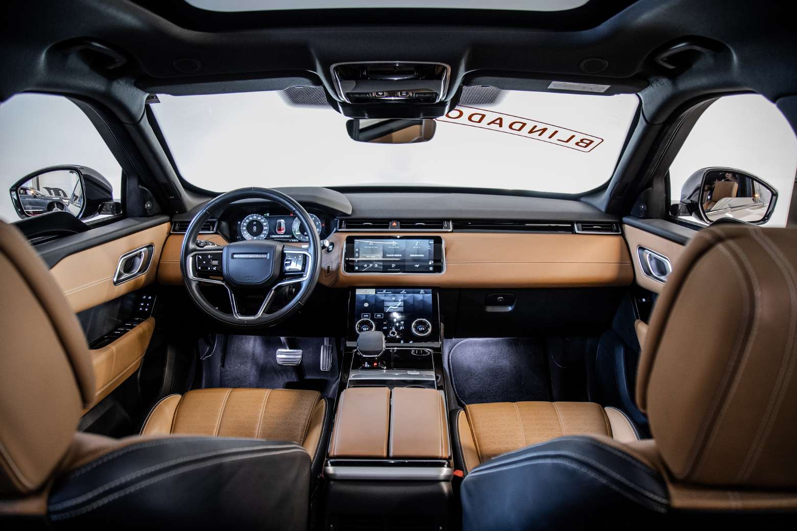 Range Rover Velar R-dynamic HSE P400E — foto 8