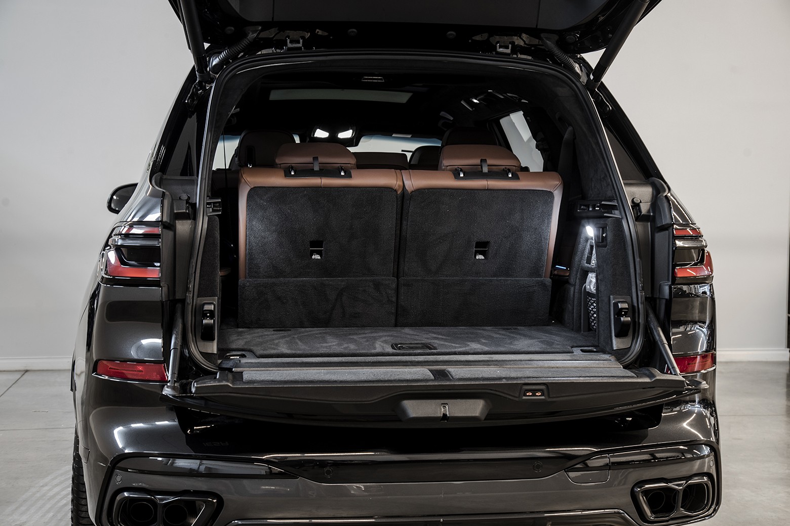 X7 M60i — foto 19