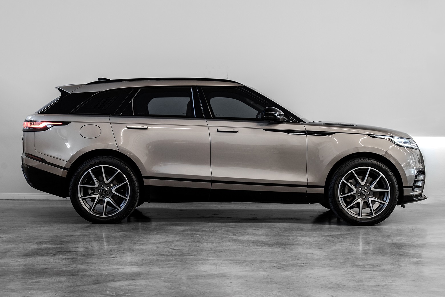 Range Rover Velar R-dynamic HSE P400E — foto 3