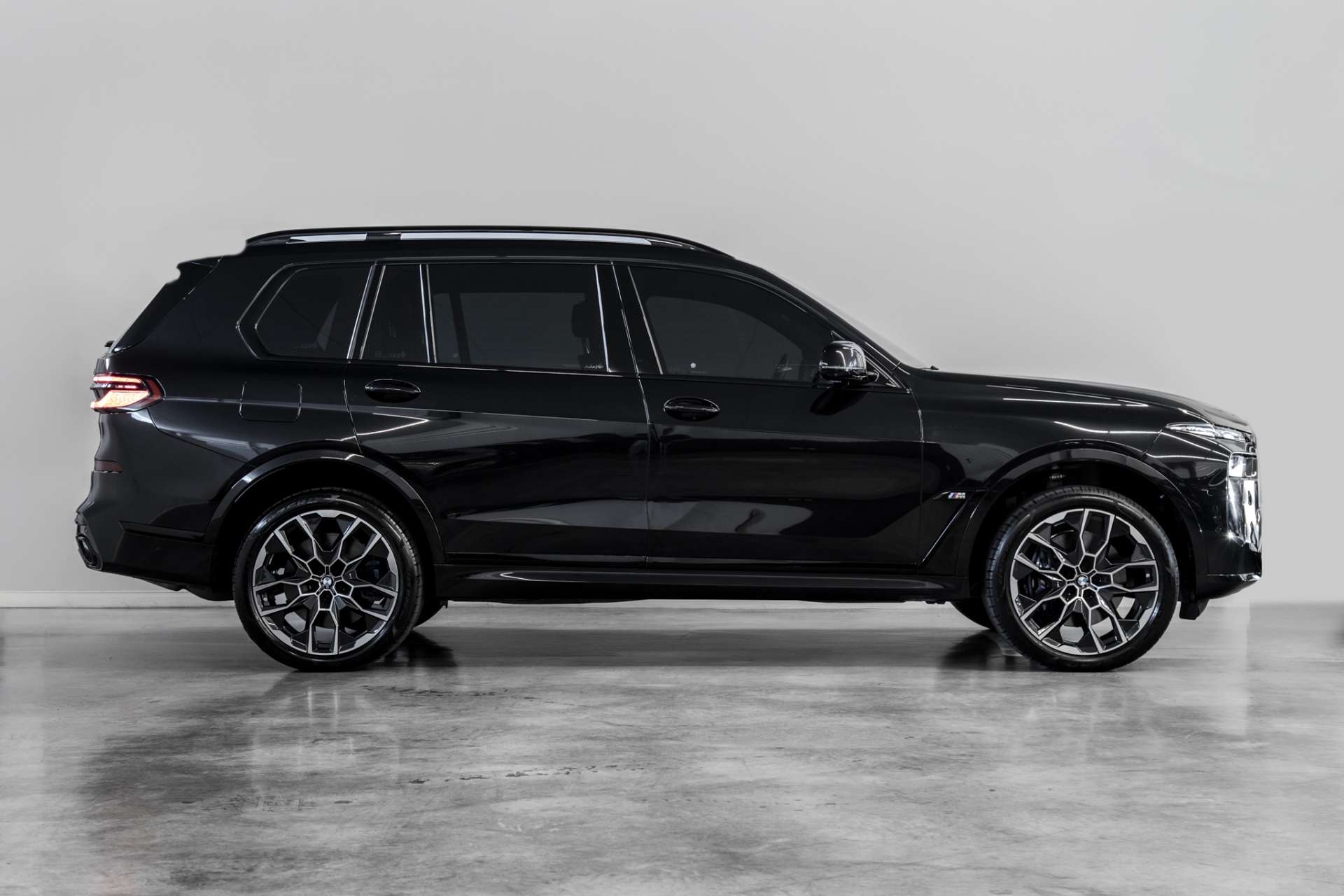 X7 M60i — foto 3