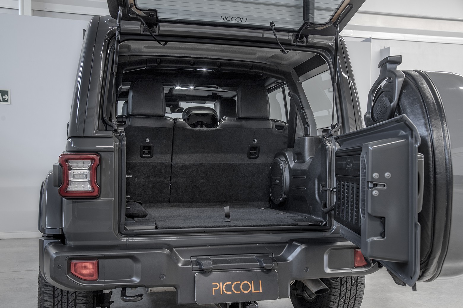 Wrangler Sahara Unlimited Overland — foto 17